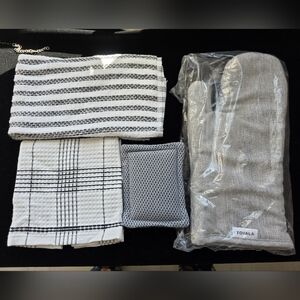 New Better Homes &Gardens Gray White Wash & Hand Towels Tovalo Mitt Scrub Sponge